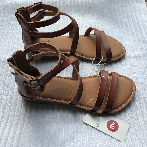 NWT – Universal Thread Brown Strappy Sandals. Size 6.5 - Picture 5 of 8
